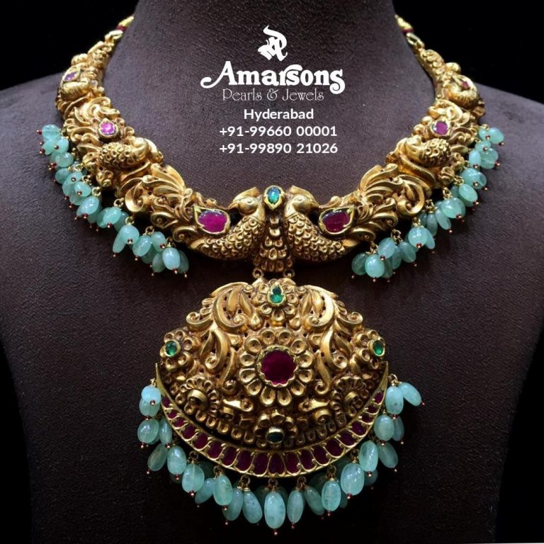 emerald-embedded-gold-nakshi-necklace