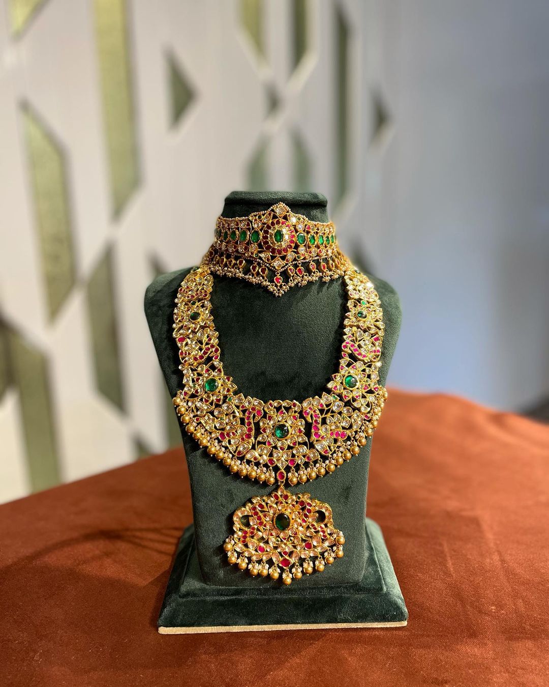 ruby-emerald-uncut-diamond-necklace