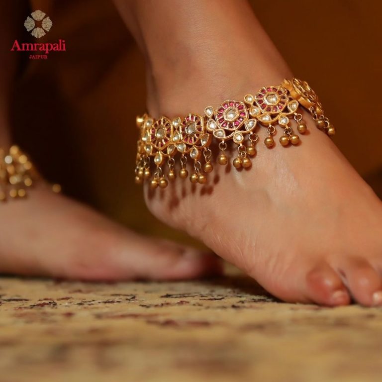 intricate-silver-embellished-coloured-glass-anklet