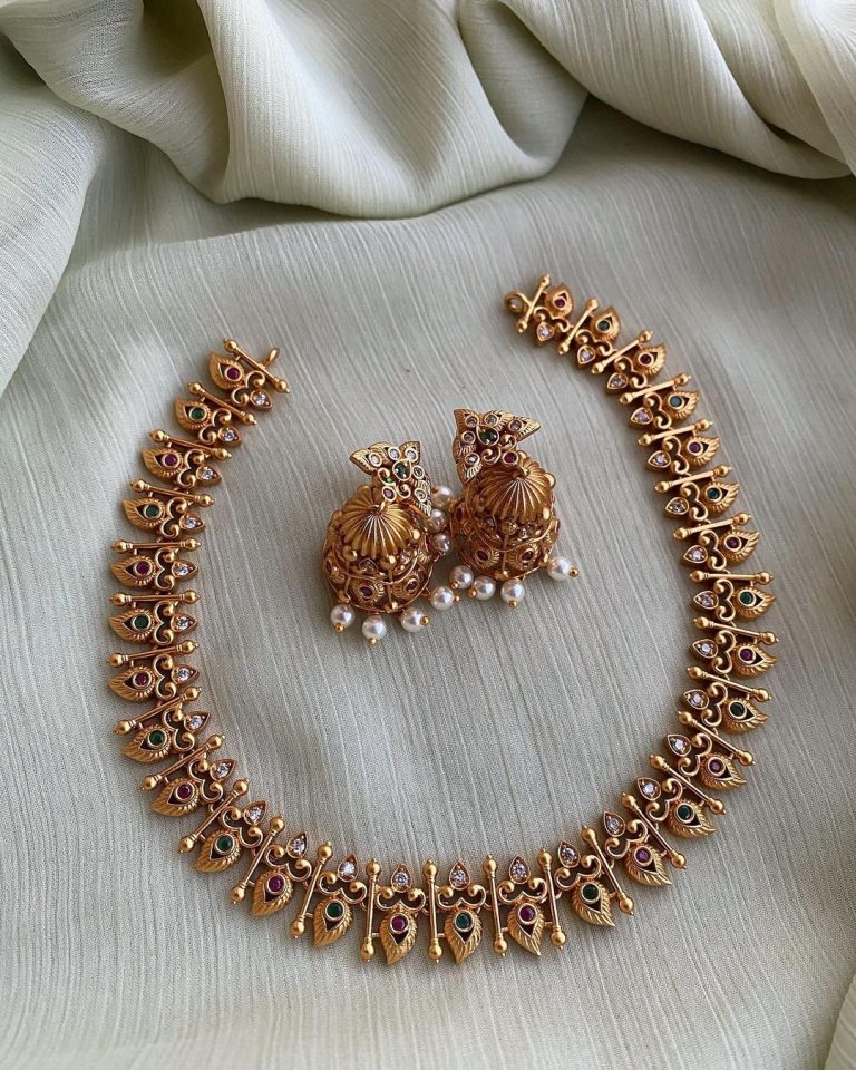 leaf-motif-necklace-earrings