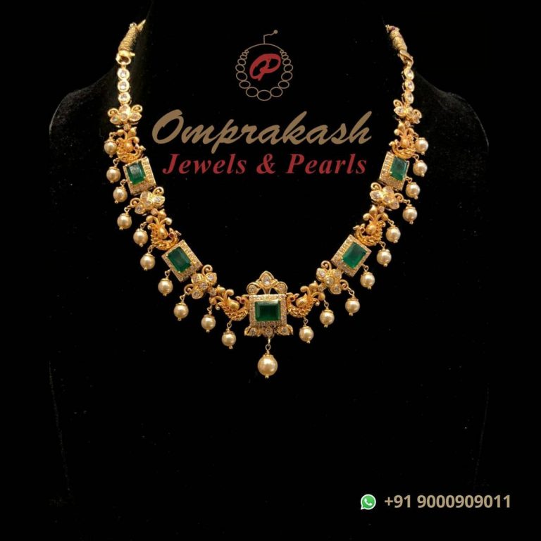 light-weight-gold-emerald-necklace