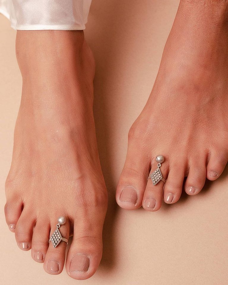 delicate-silver-toe-rings