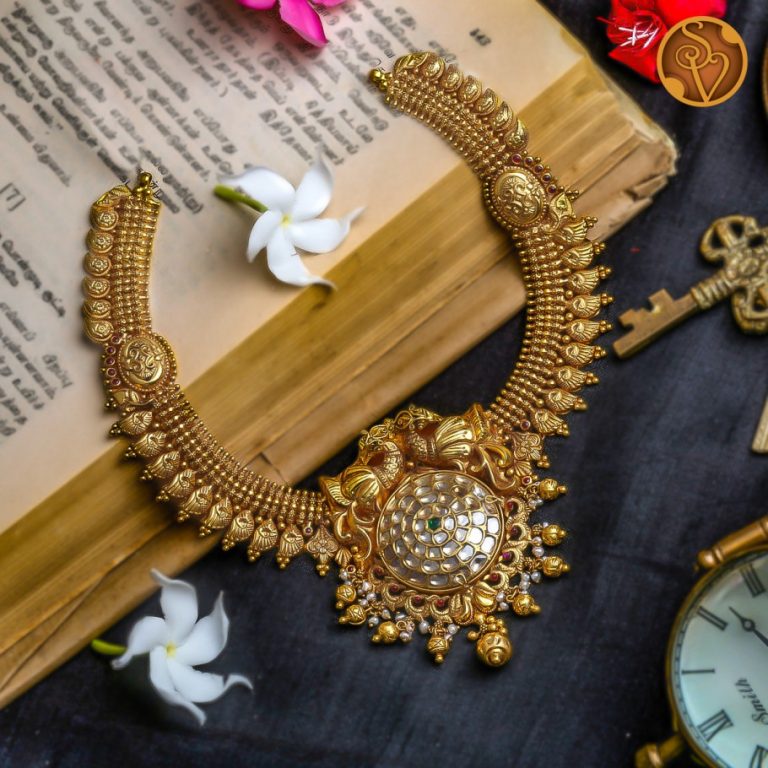 Intricate Designed Short Necklace
